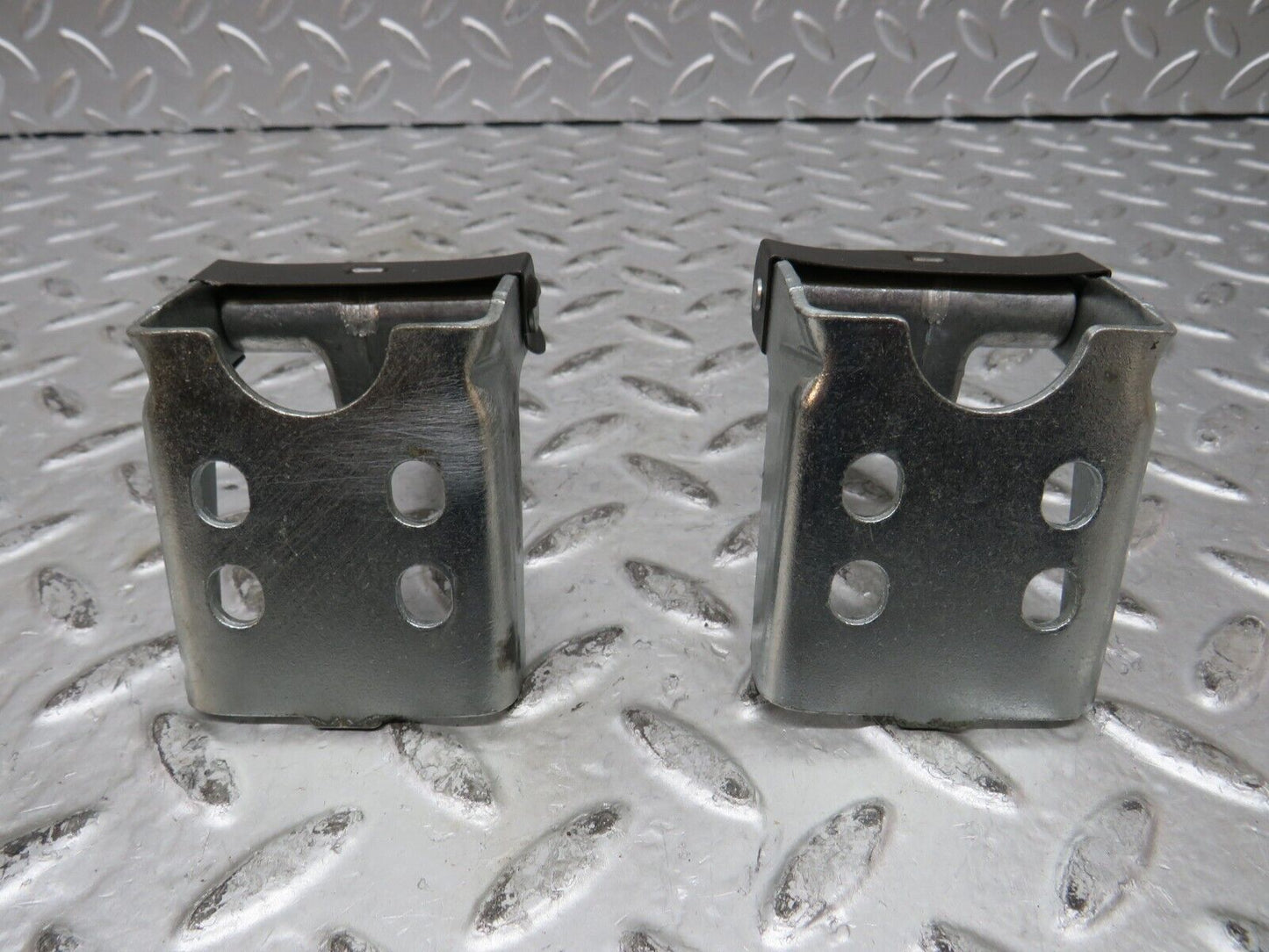 27832 Mercedes-Benz S124 300TE Wagon Rear Seat Hinge Pair With Cover 124922013