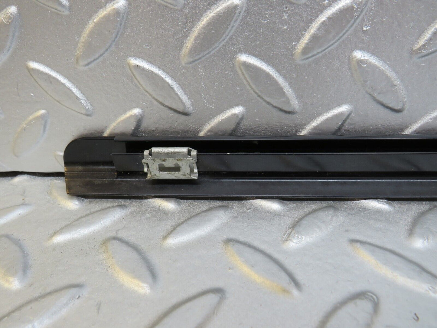 35079 Mercedes-Benz W210 320E Front Right Door Window Exterior Trim