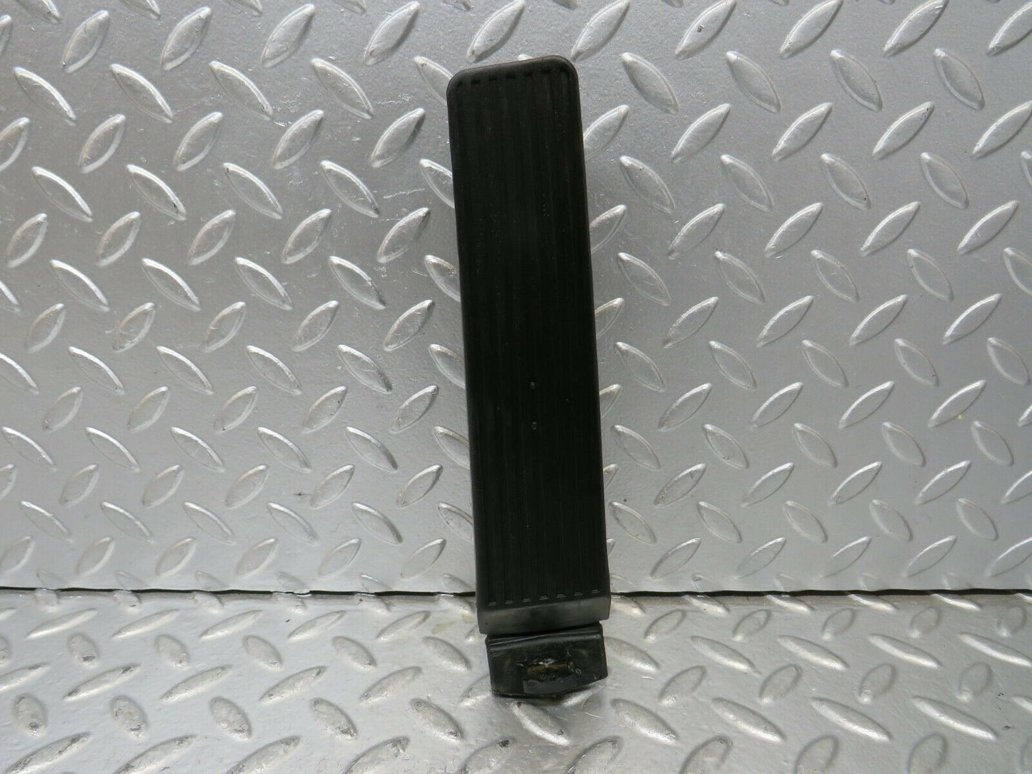 23358 Mercedes-Benz W116 350SE Accelerator Pedal With Rubber 1163010182