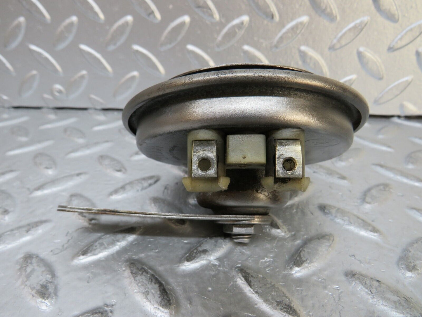 26899 Mercedes-Benz W123 240D Horn Bosch 0035423820