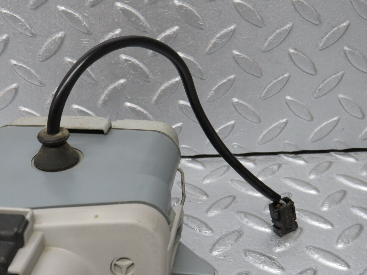 38464 Mercedes-Benz R129 280SL Coupe Front Right Fog Light Bosch 0305120002 1298200256 1305621246