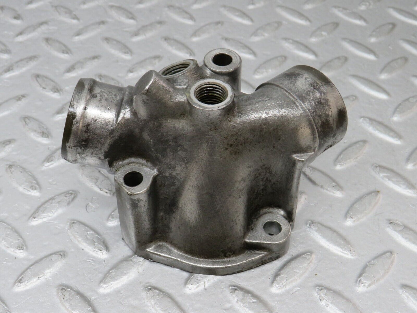 36258 Mercedes-Benz W126 420SE Water Pipe Socket
