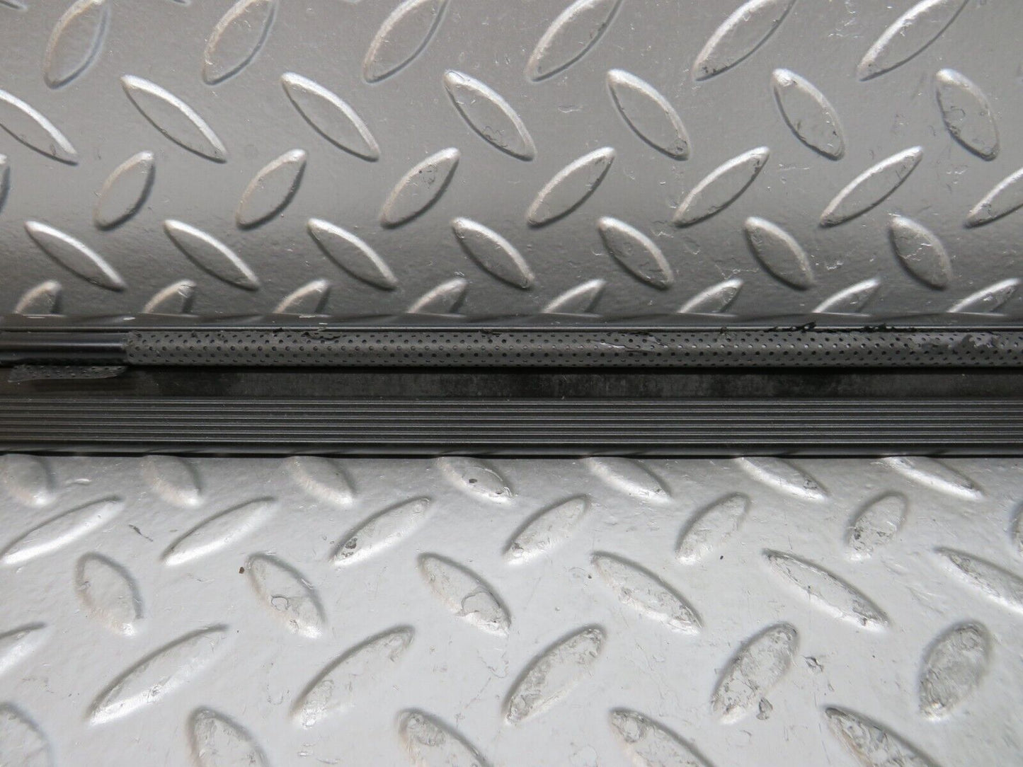 27841 Mercedes-Benz S124 300TE Wagon Tailgate Sun Blind