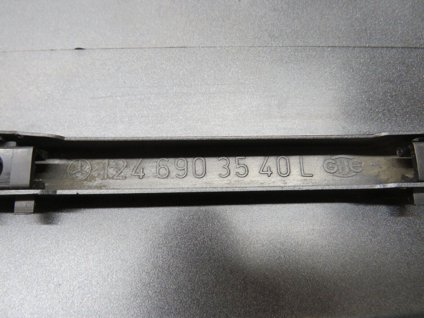 37832 Mercedes-Benz A124 320E Cabriolet Front Left Fender Moulding Trim 1246903540
