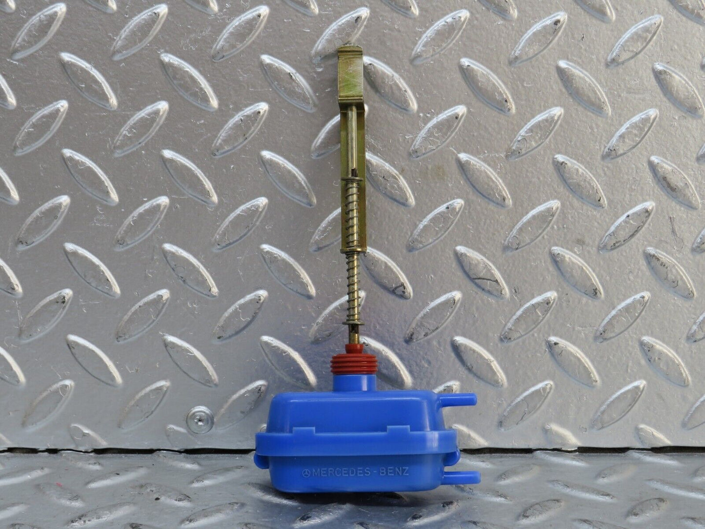 28148 Mercedes-Benz W123 280E Trunk Lock Vacuum Actuator