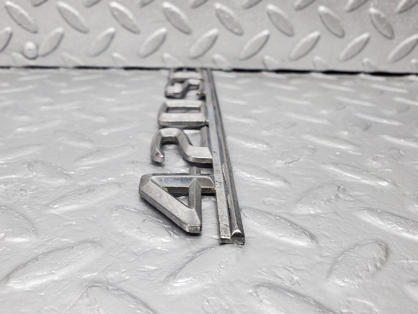 45885 Mercedes-Benz W126 420SE Trunk Badge Emblem