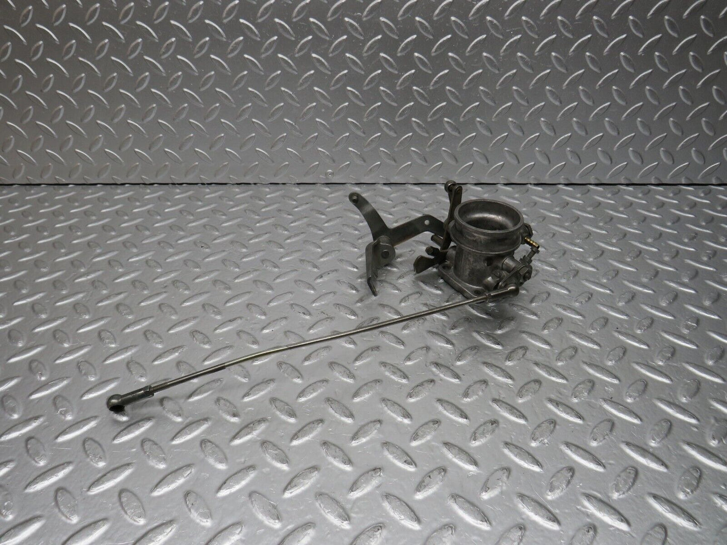 31078 Mercedes-Benz W123 200D Throttle Body Valve 6150710406