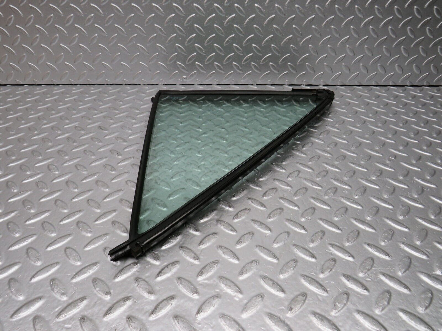 30443 Mercedes-Benz W124 230E Rear Right Quarter Window Glass 1247350624