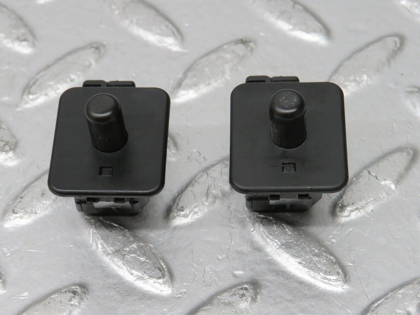 33459 Mercedes-Benz W202 C180 Door Contact Switch 2x 2028202110