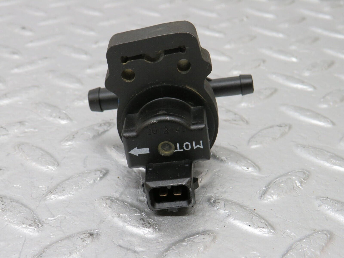 34750 Mercedes-Benz W210 320E Fuel Regeneration Vacuum Valve 0004701593
