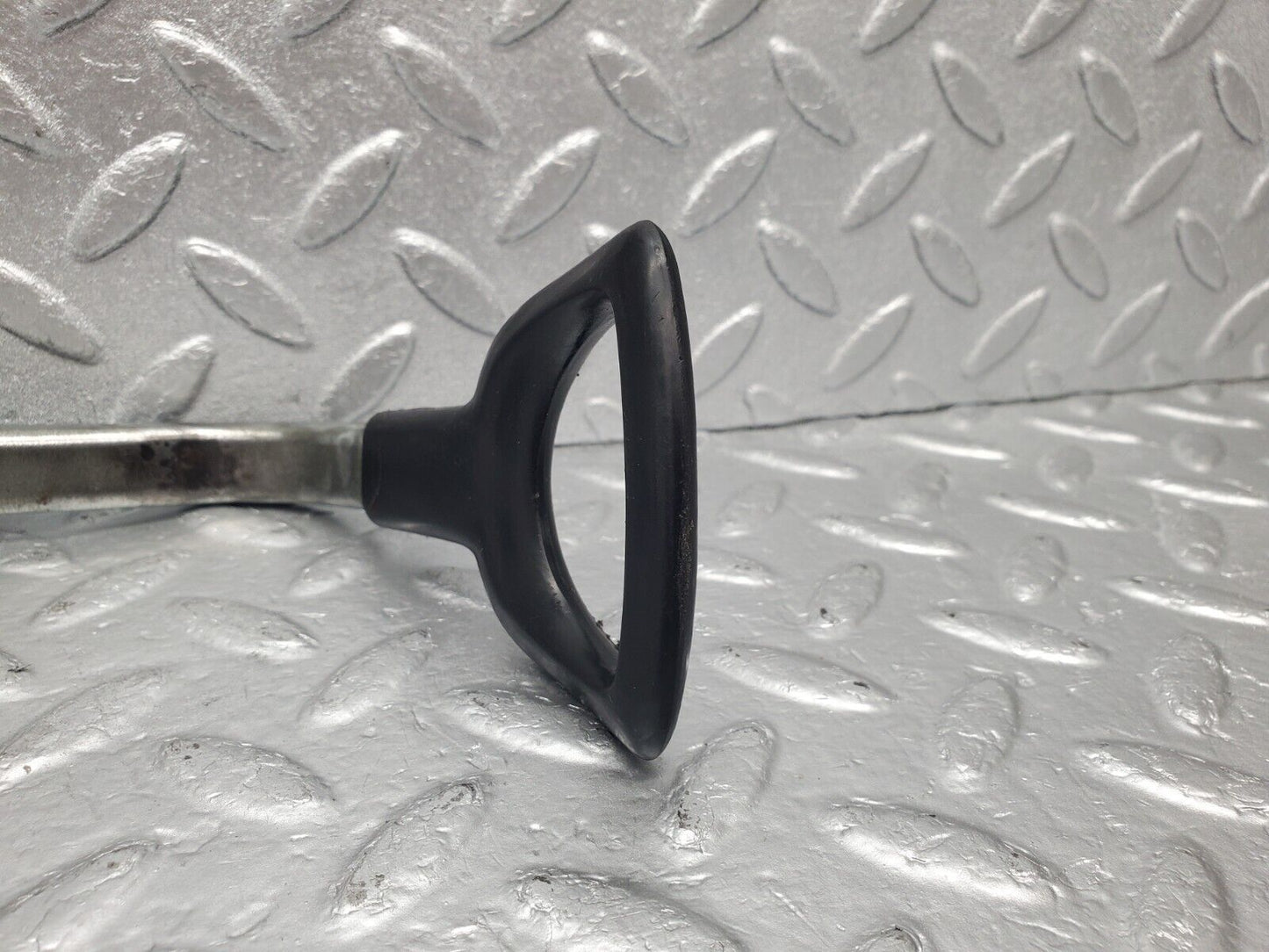 46630 Mercedes-Benz C123 280CE Coupe Front Right Seat Side Height Adjust Handle