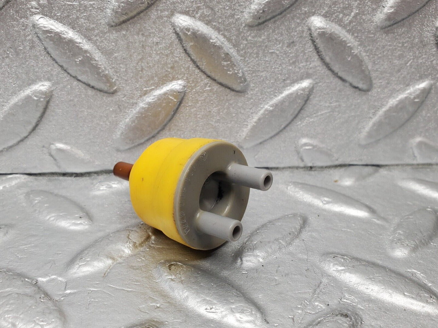 46671 Mercedes-Benz C123 280CE Coupe Vacuum Check Valve 1238000278