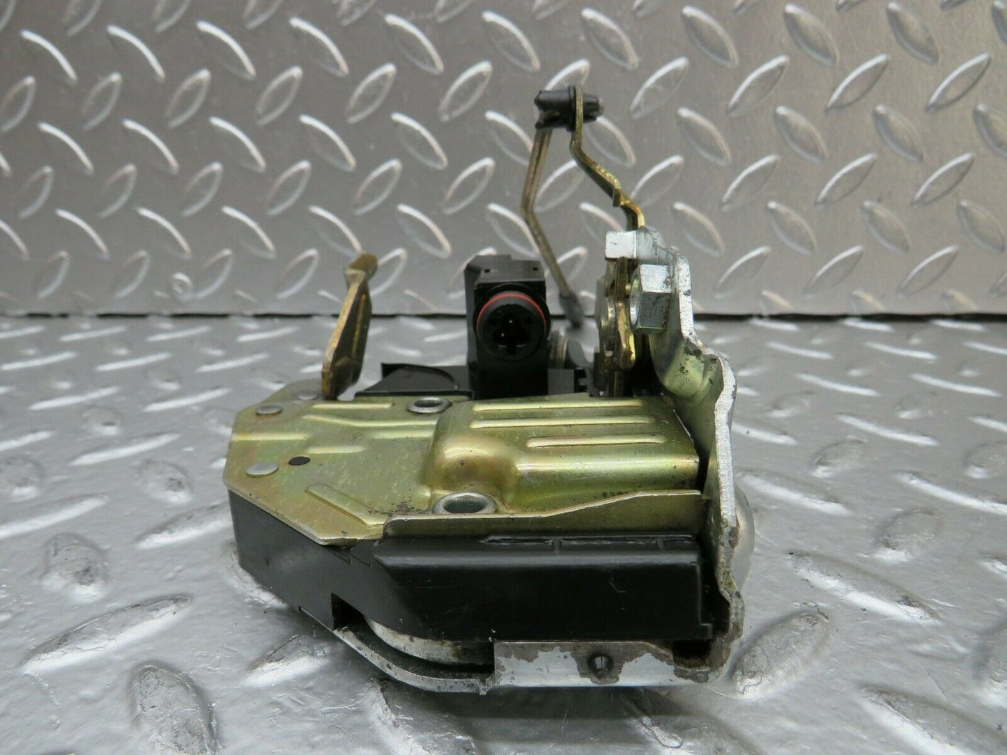 24196 Mercedes-Benz S124 220TE Wagon Front Right Door Lock Mechanism
