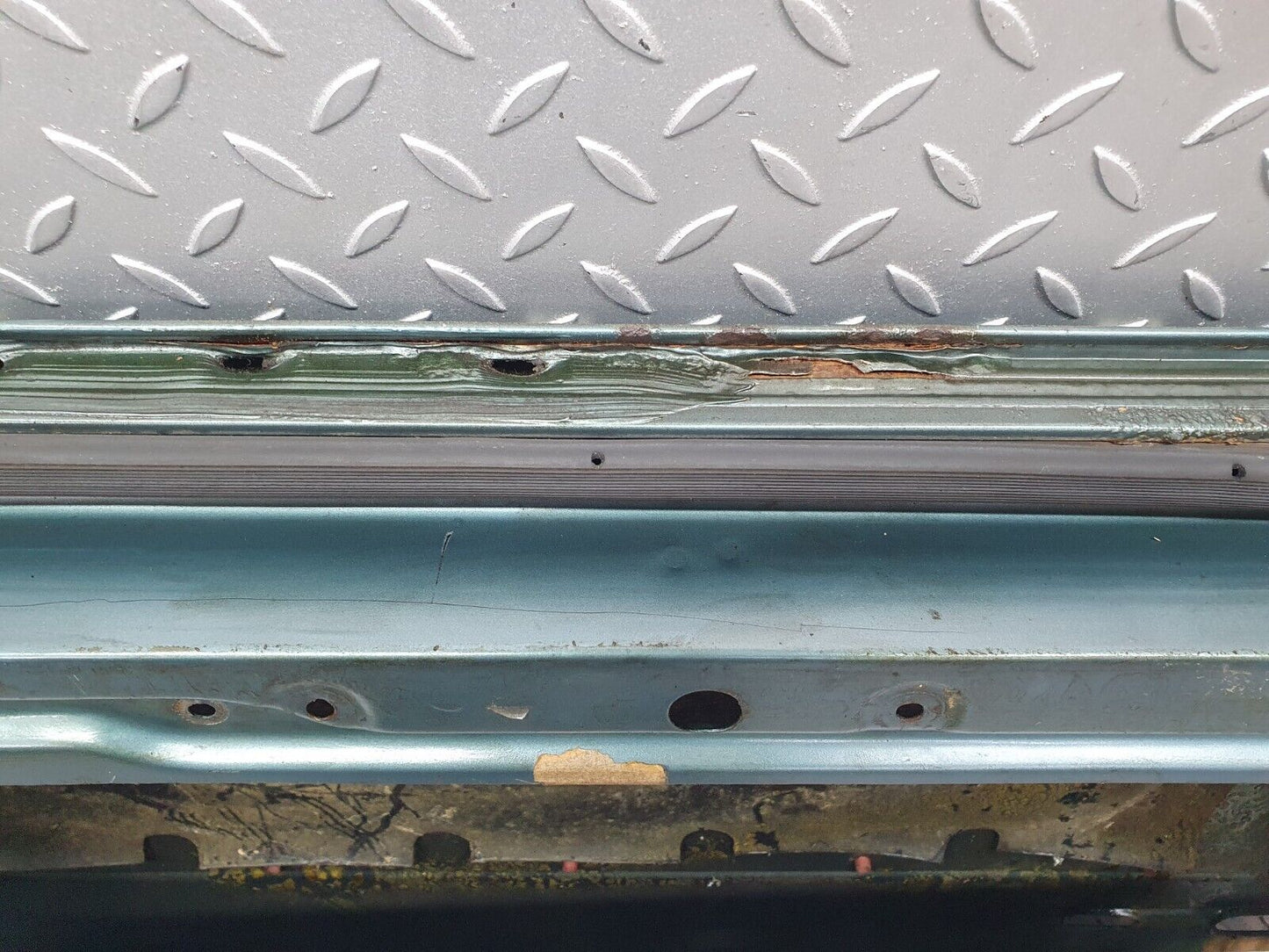44056 Mercedes-Benz C123 230CE Coupe Left Door