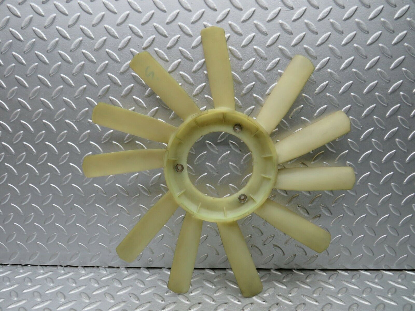 22136 Mercedes-Benz S123 280TE Wagon Engine Cooling Fan 1102050106