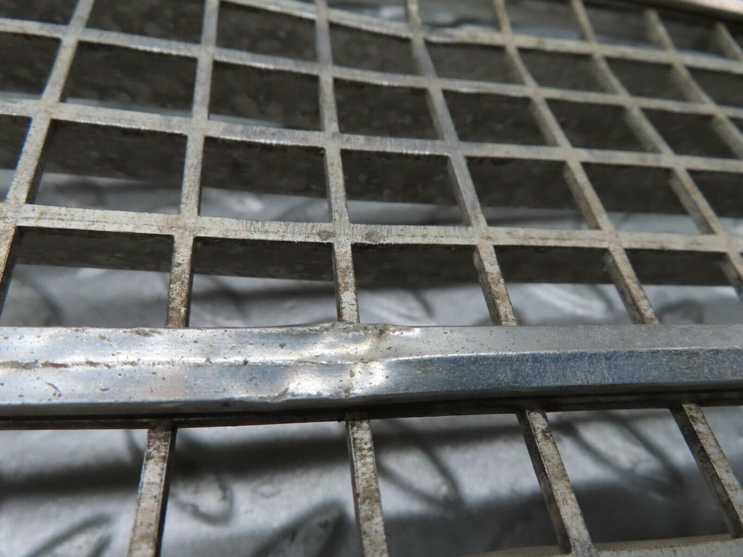 12616 Mercedes-Benz W108 280SE 3.5 Bonnet Grill