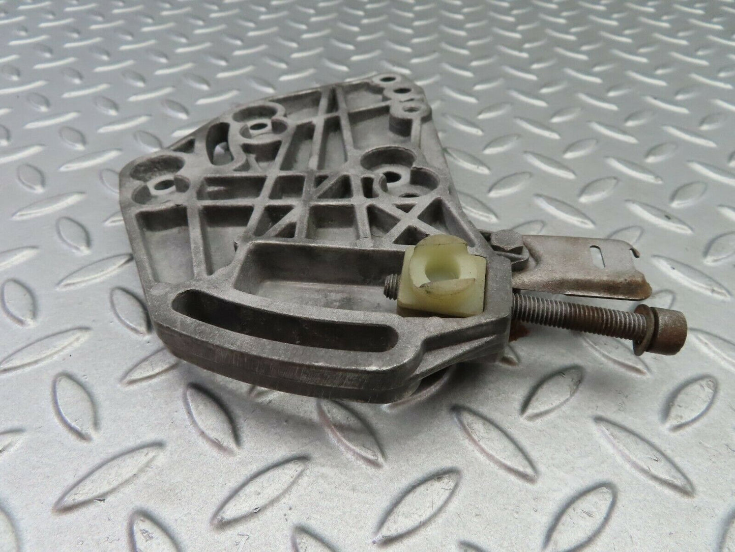 6317 Mercedes-Benz W126 380SE Power Steering Pump Bracket 1174661241