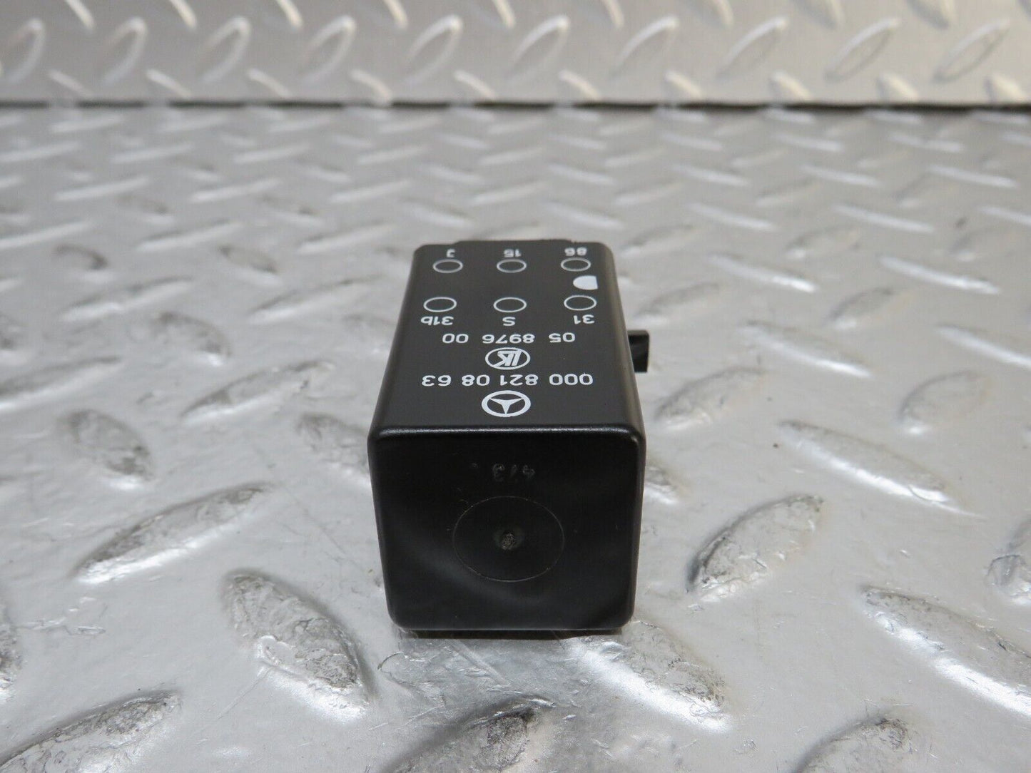 26911 Mercedes-Benz W123 240D Intermittent Wiper Relay 0008210863