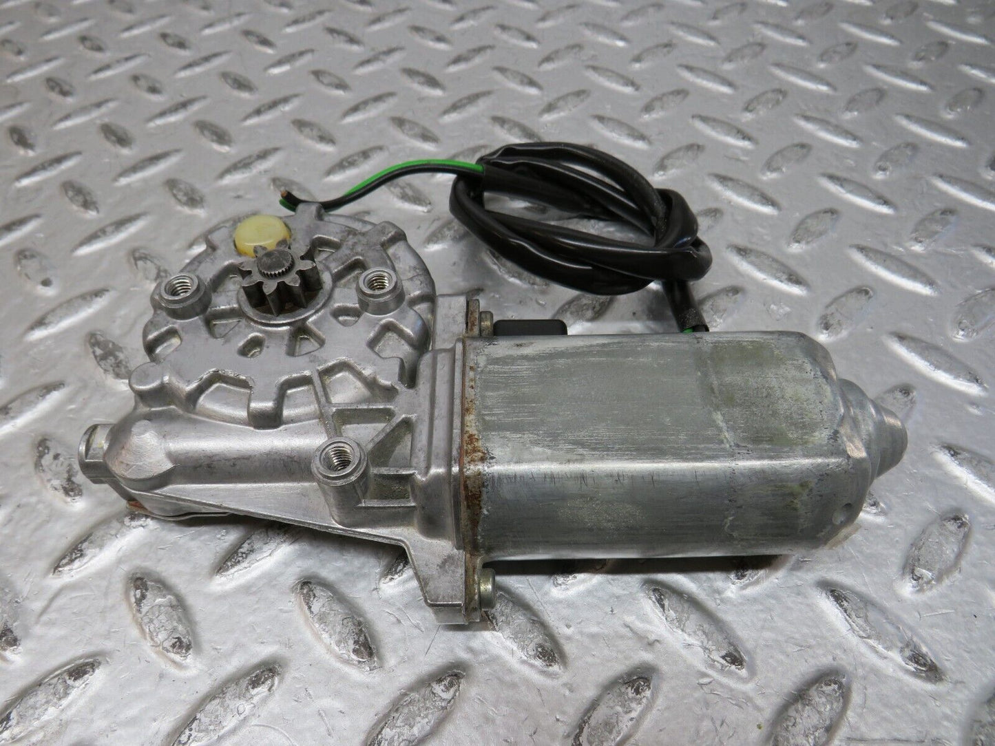 28734 Mercedes-Benz W123 230E Rear Right Window Regulator Motor 0130821016