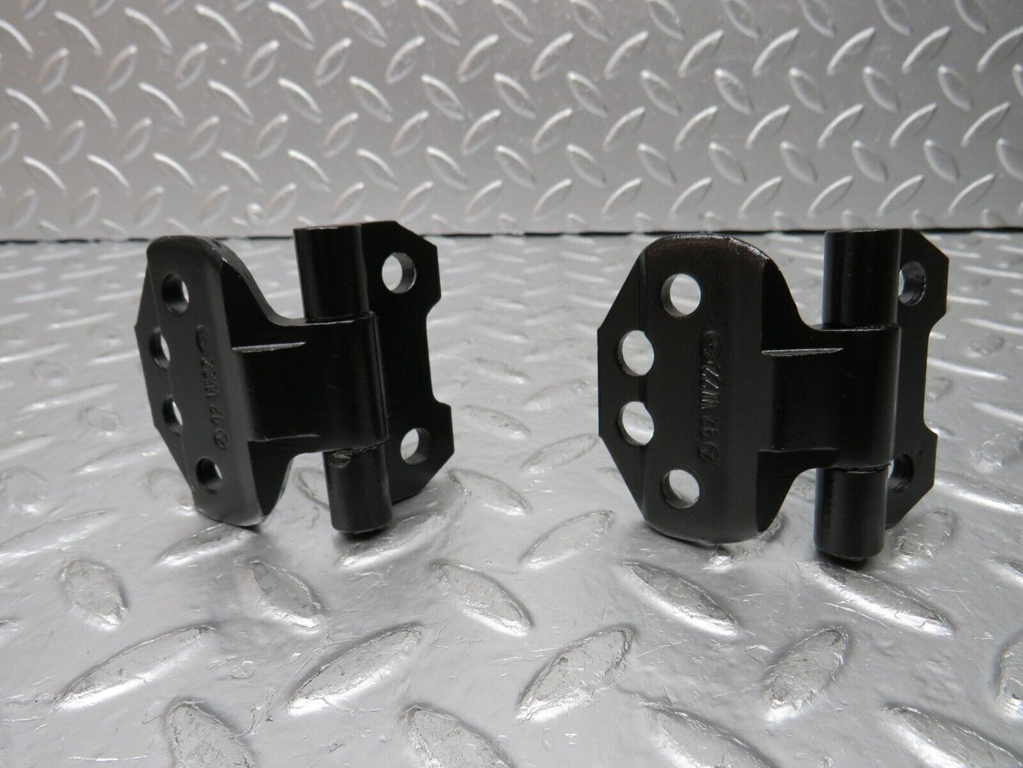 30391 Mercedes-Benz W124 230E Right Door Hinge Pair