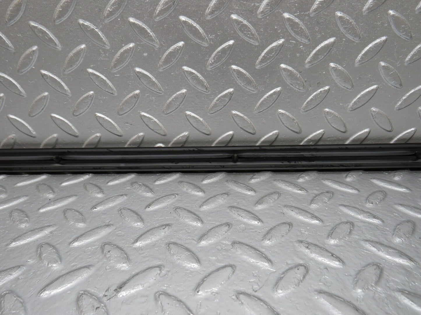 33630 Mercedes-Benz W123 Front Left Door Centre Moulding Trim