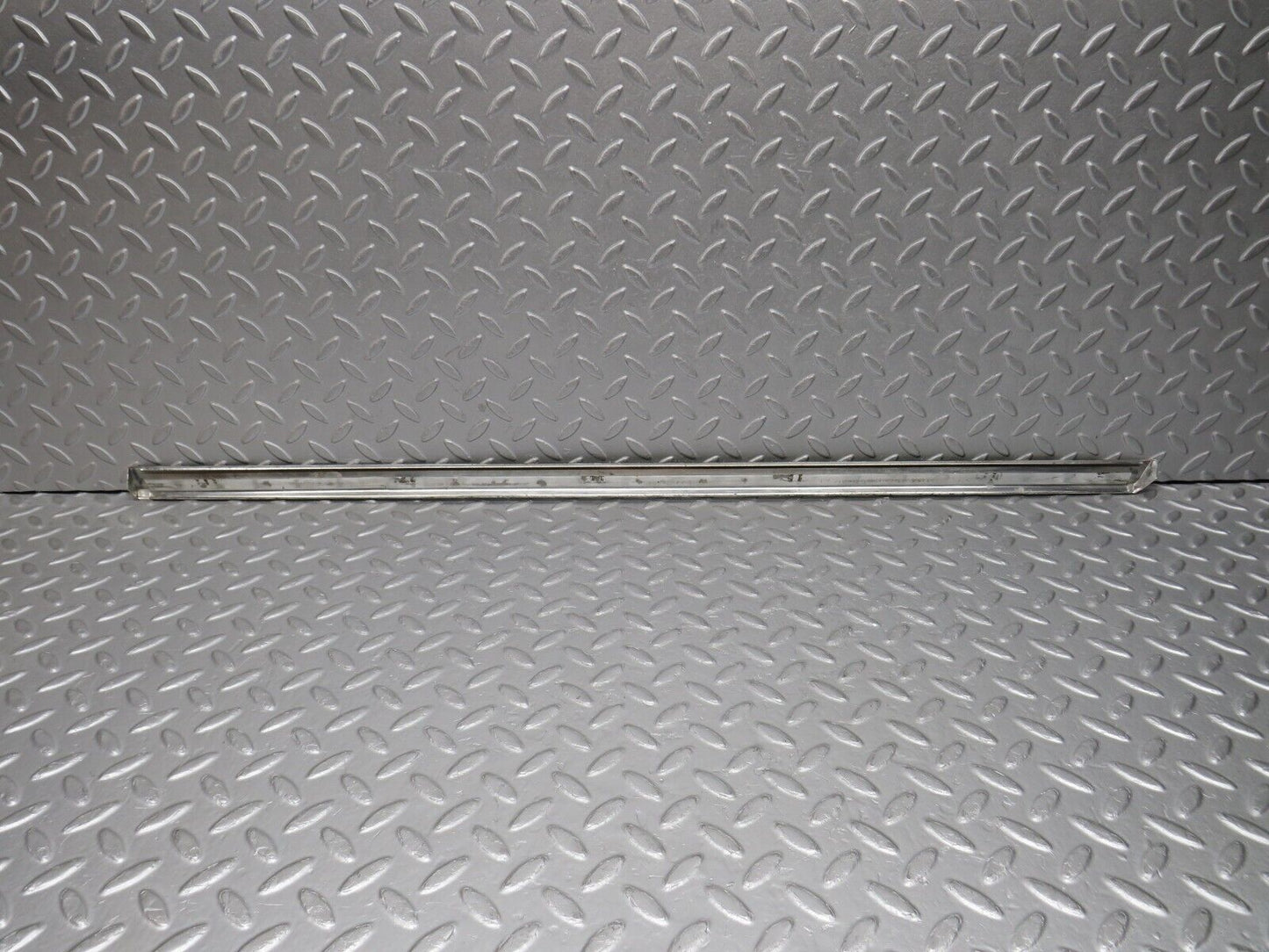 39107 Mercedes-Benz R107 500SL Right Door Chrome Trim