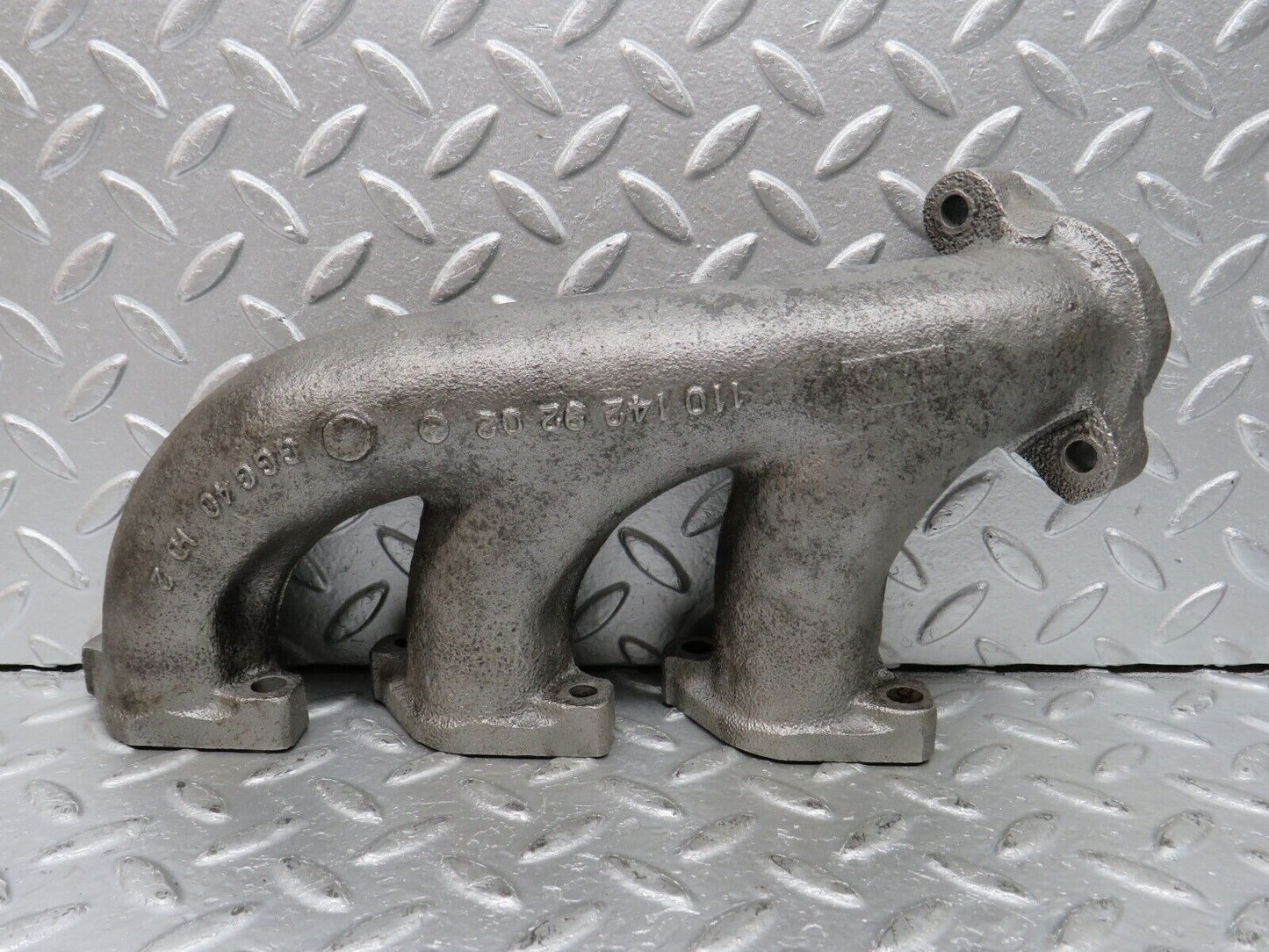 33105 Mercedes-Benz W126 280 Exhaust Manifold Cylinder 4-6 1101429202