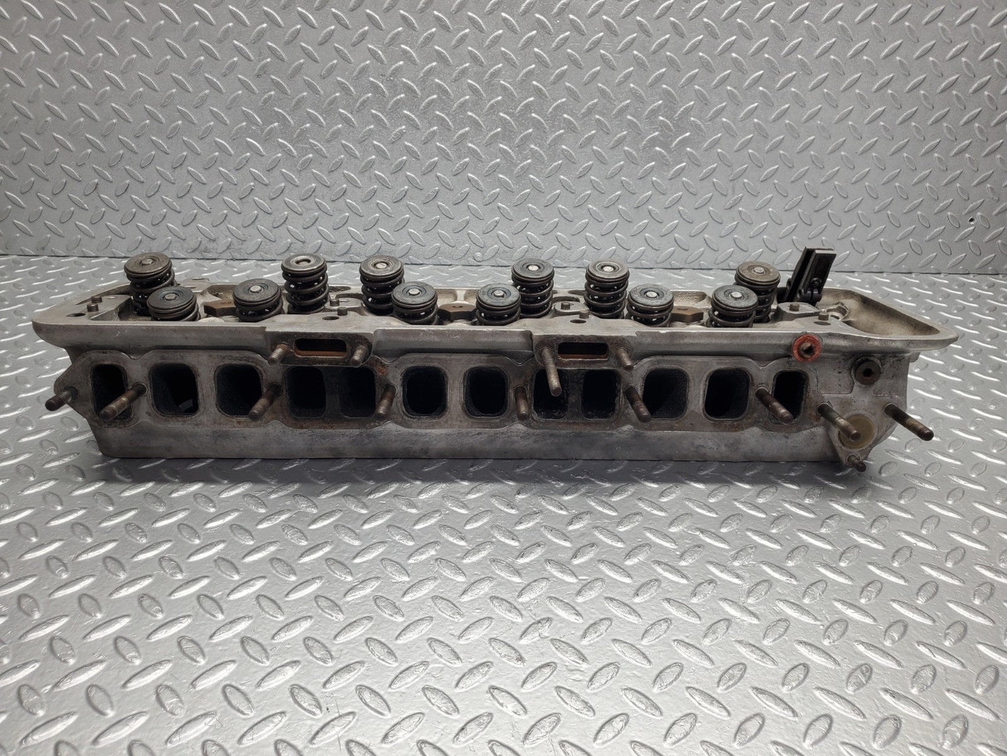 W112 cylinder head used OEM
