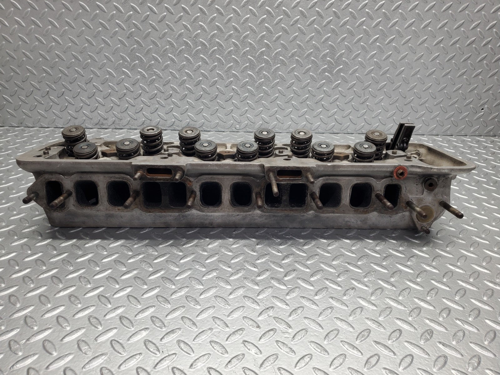 W112 cylinder head used OEM