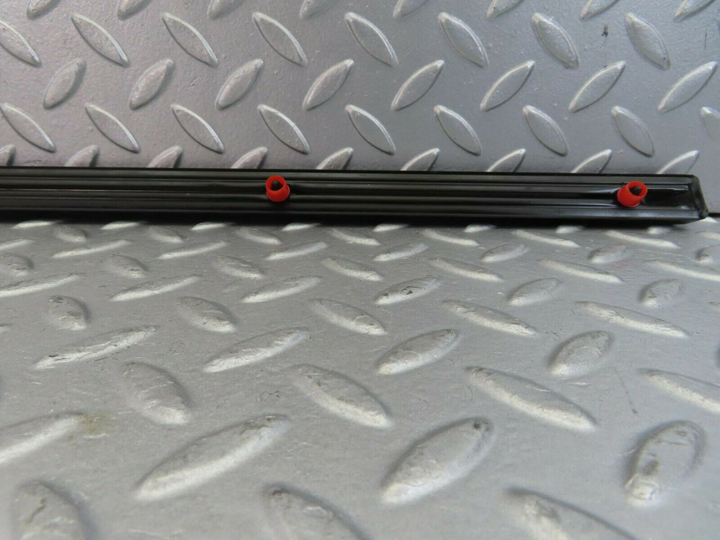 10239 Mercedes-Benz W123 Front Left Door Centre Moulding Trim