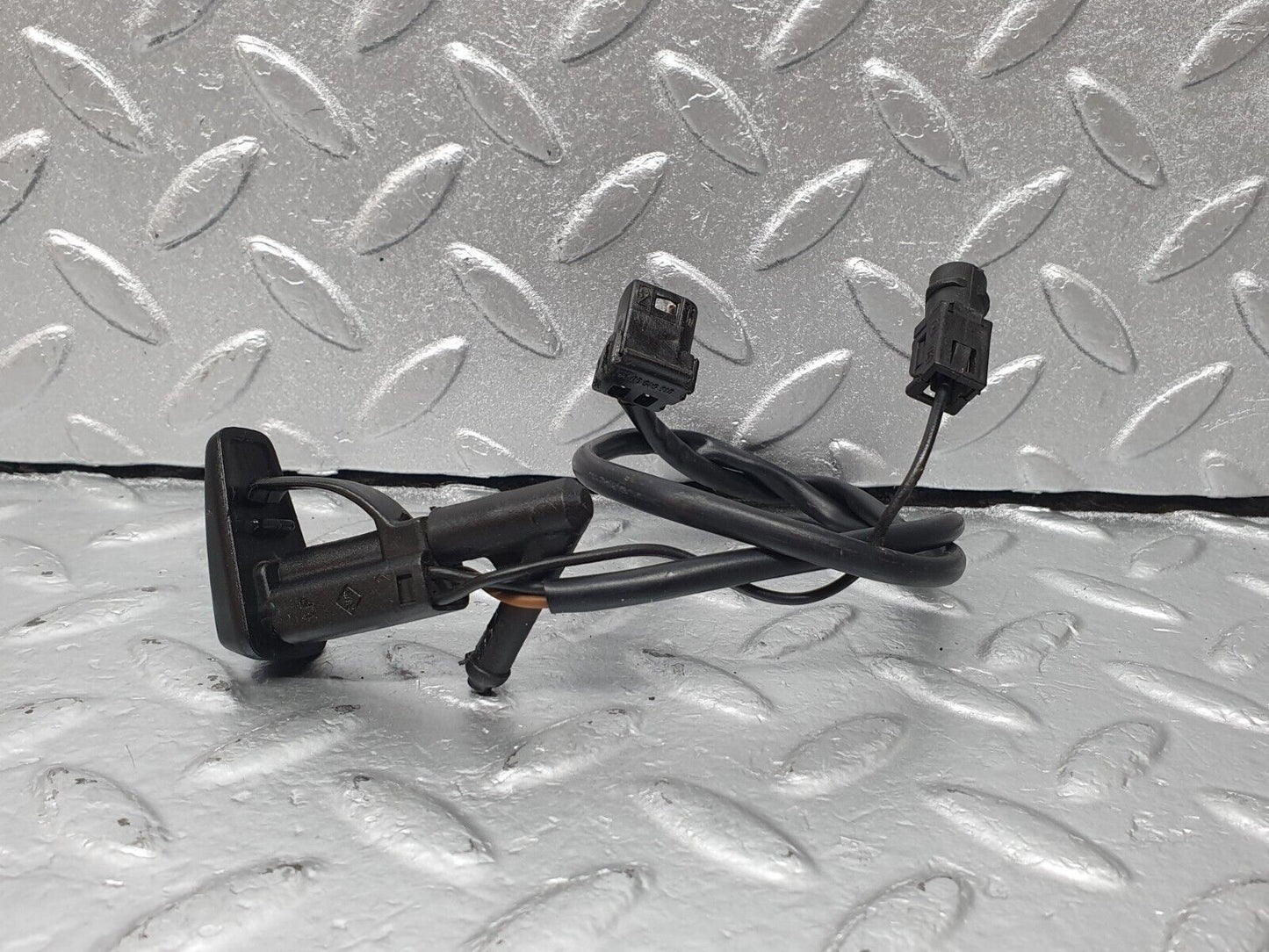 42367 Mercedes-Benz R129 320SL Coupe Windscreen Washer Nozzle