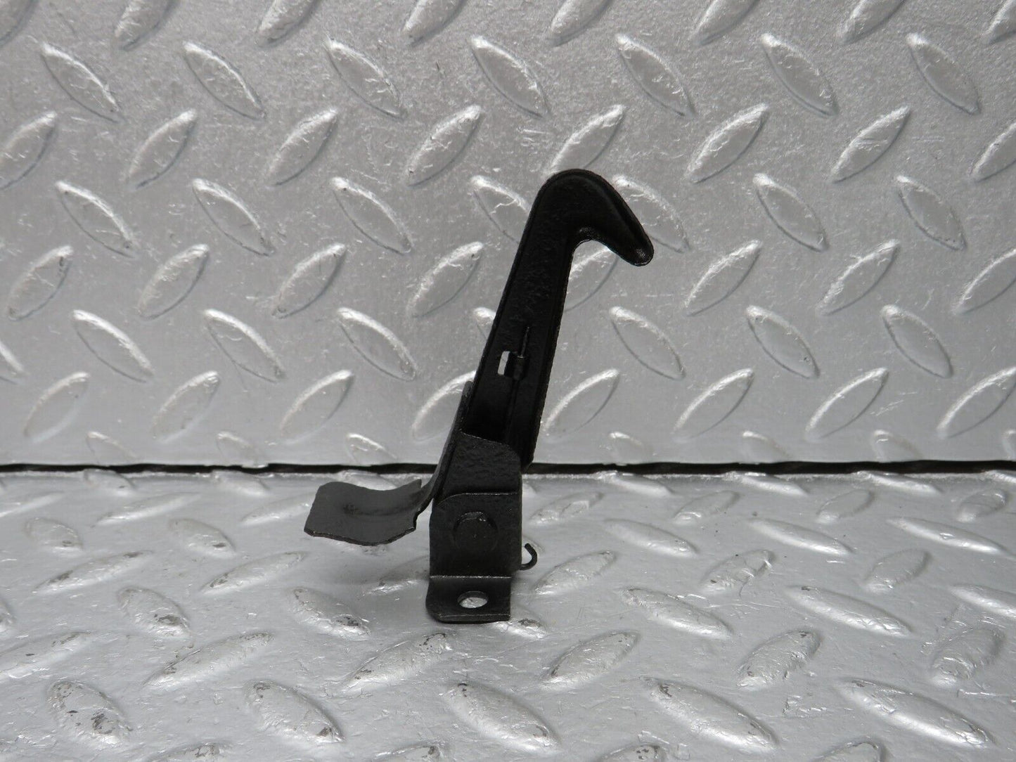 40440 Mercedes-Benz W110 230 Bonnet Safety Latch