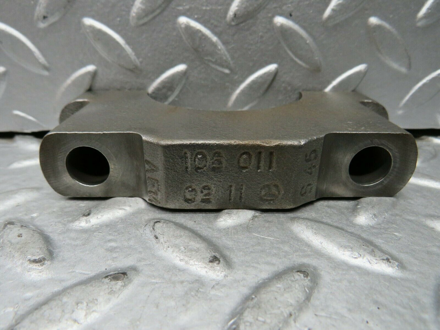 22116 Mercedes-Benz S123 280TE Crankshaft Bearing Holder Block 1080110211