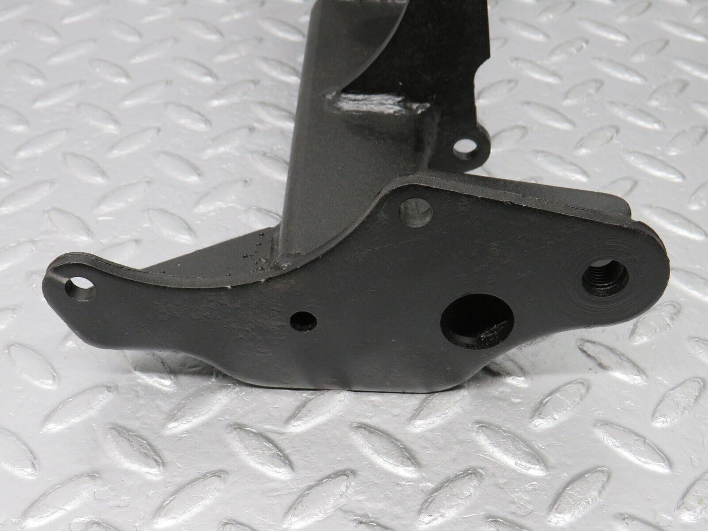 39290 Mercedes-Benz R107 500SL Air Condition Compressor Mount Bracket