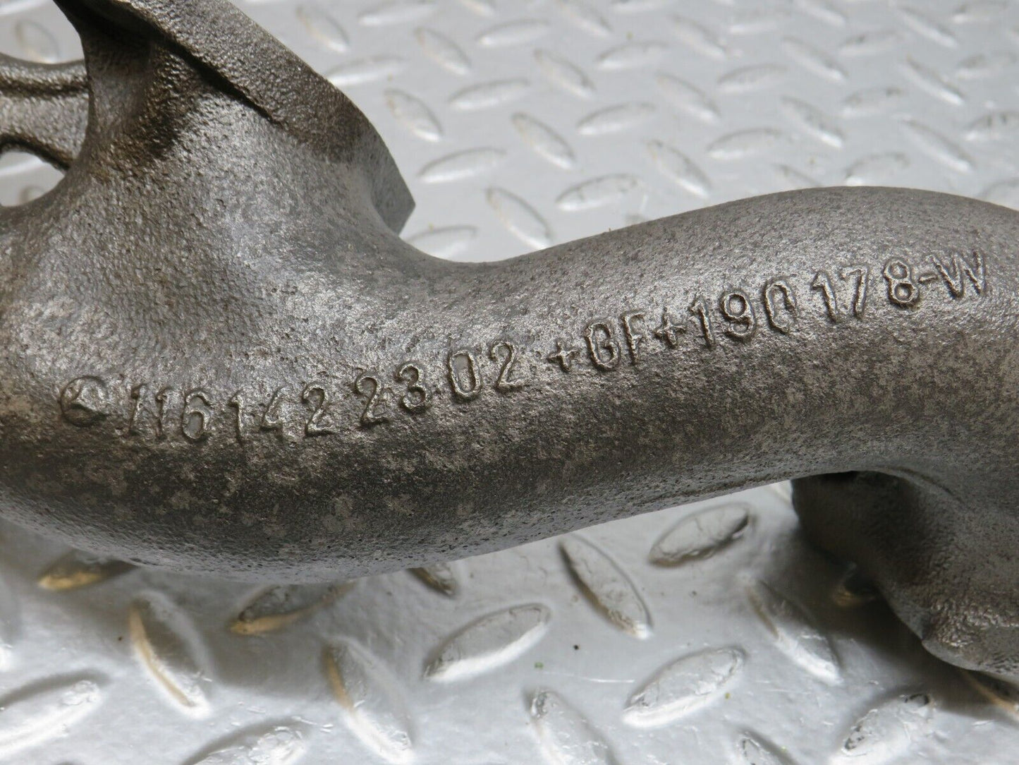 33125 Mercedes-Benz W126 380 V8 Exhaust Manifold Left 1161422302 1161422902