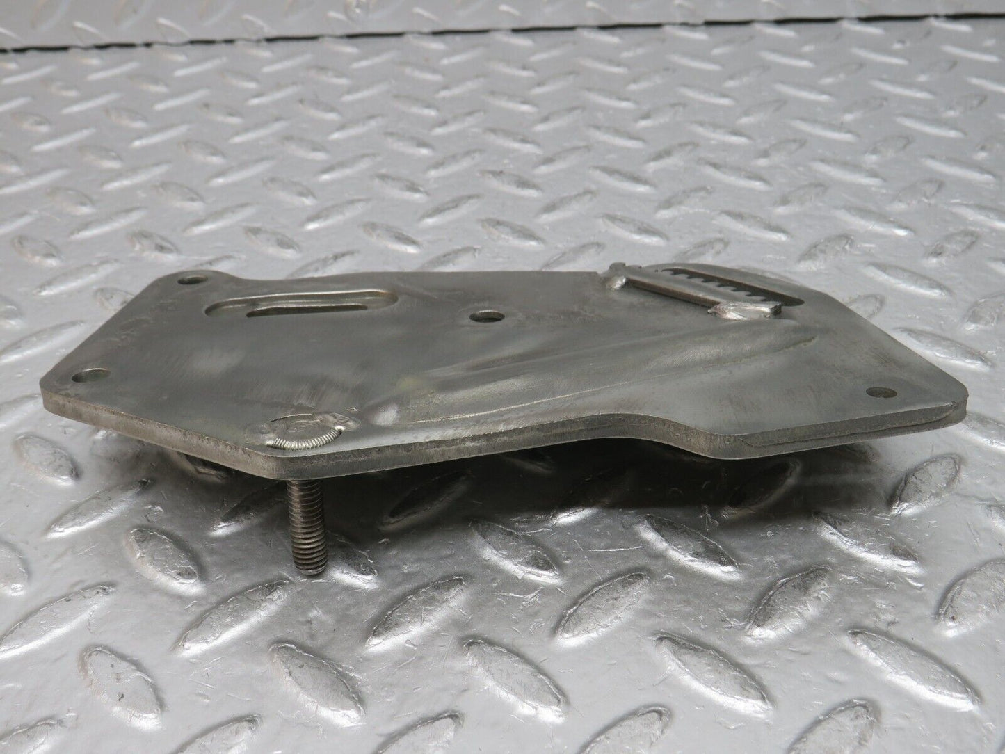 0064 Mercedes-Benz W116 350SE Power Steering Pump Bracket