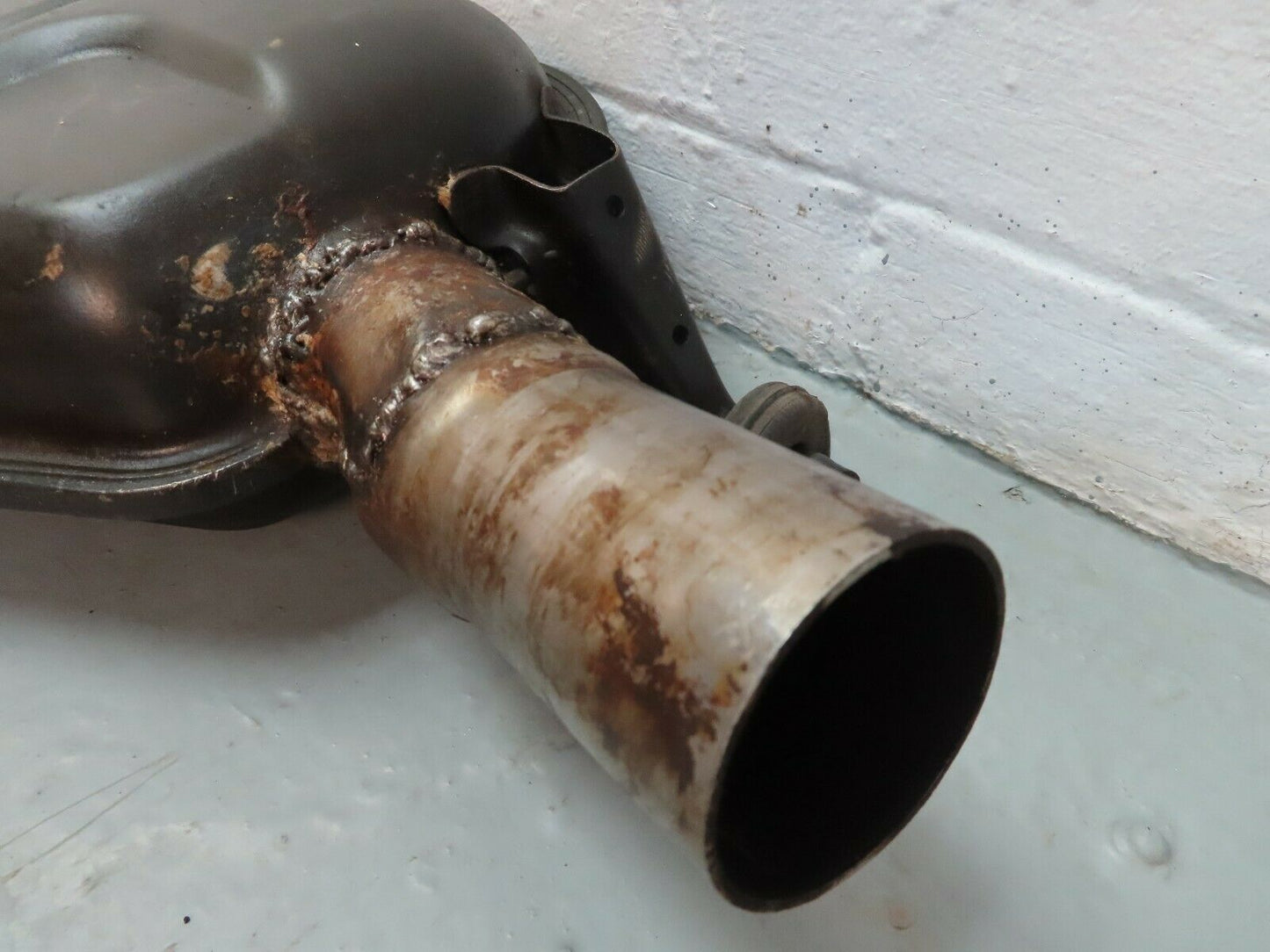 6692 Mercedes-Benz S124 E220 Wagon Middle Silencer