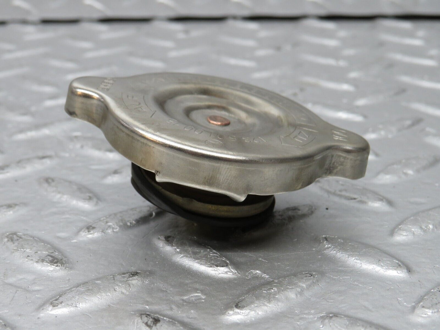 32024 Mercedes-Benz W123 230E Radiator Cap 1235010015