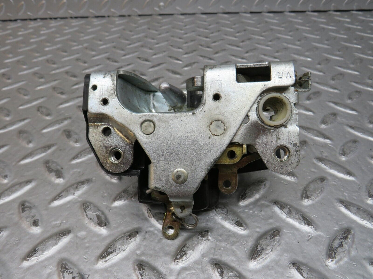 28739 Mercedes-Benz W123 230E Front Right Door Lock Mechanism 1237230208
