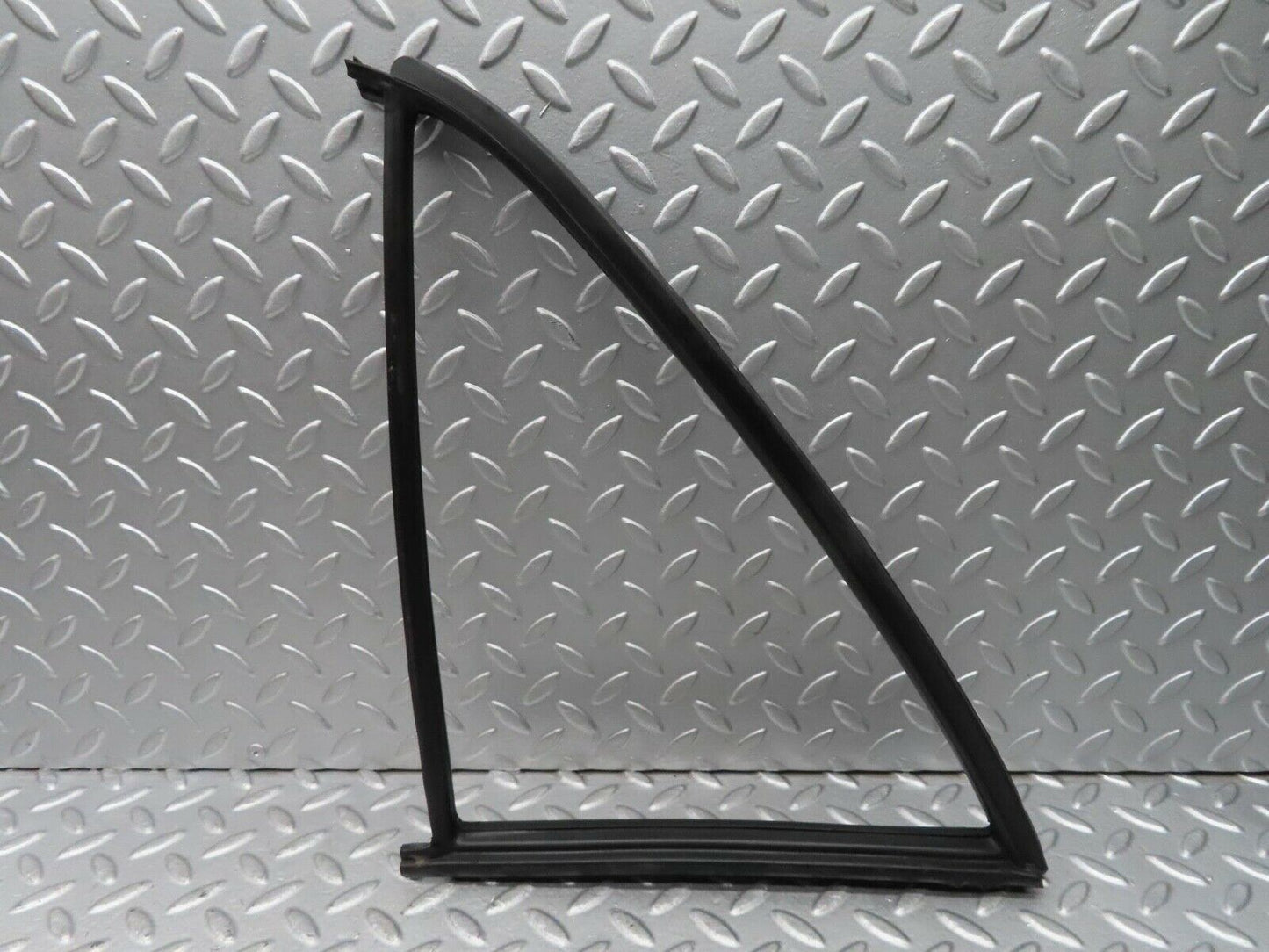 14490 Mercedes-Benz W116 350SE Rear Left Quarter Window Rubber Seal 1167350124