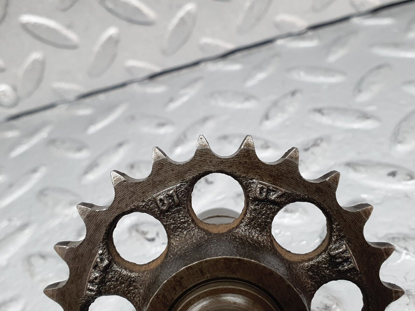 44032 Mercedes-Benz C123 230CE Coupe Camshaft Intermediate Gear 1020520102