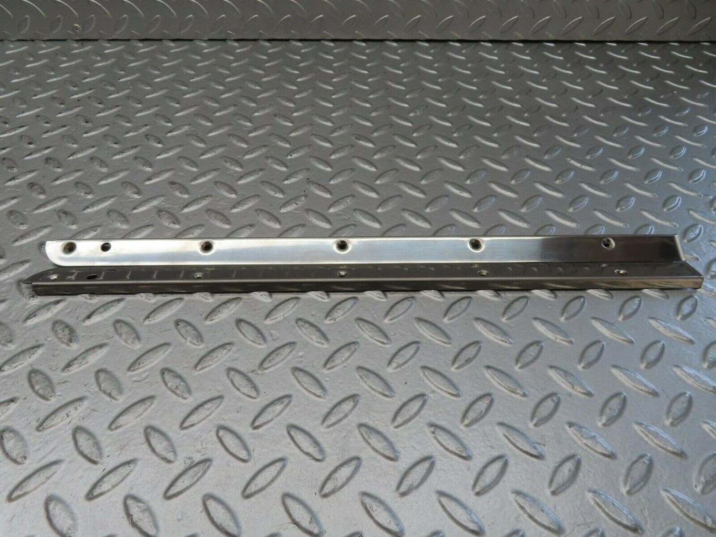 15464 Mercedes-Benz W123 230E Sunroof Chrome Trim Set