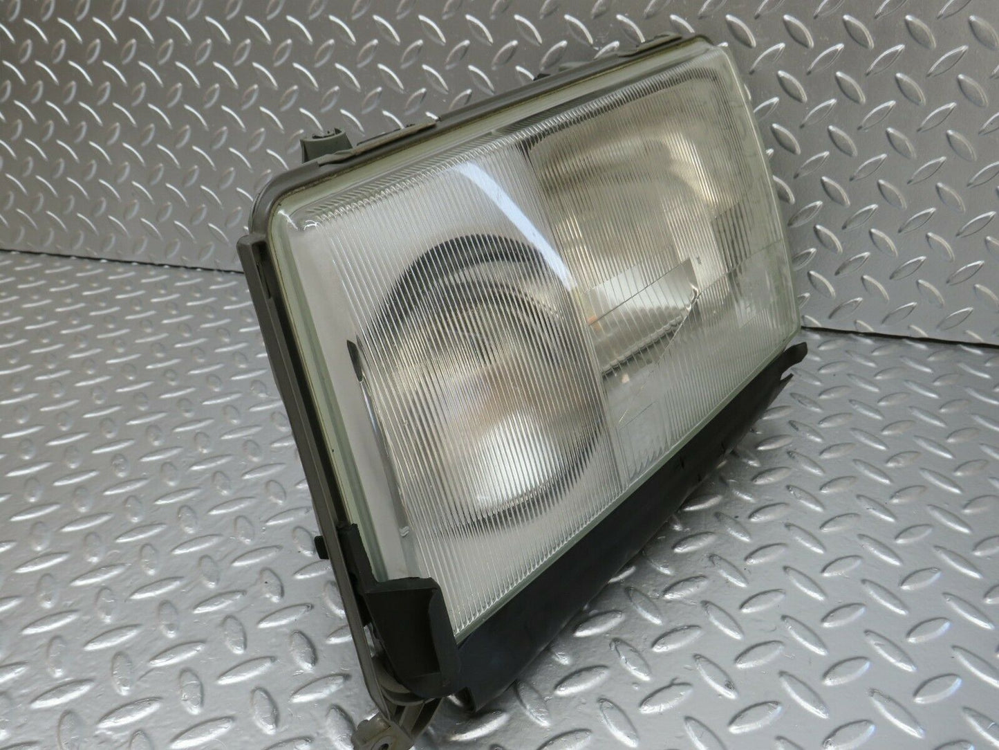 24383 Mercedes-Benz S124 220TE Headlight Bosch Left Side 1248203359 1307022192