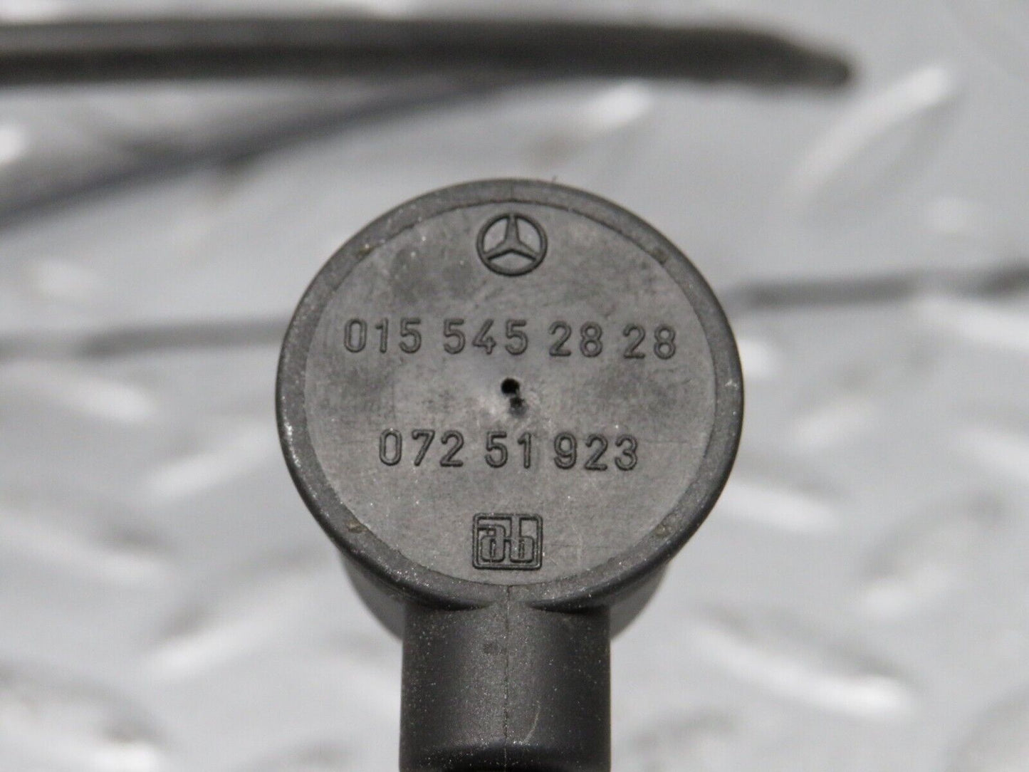 38660 Mercedes-Benz R129 280SL Coupe Crankshaft Position Sensor 0155452828 003153012