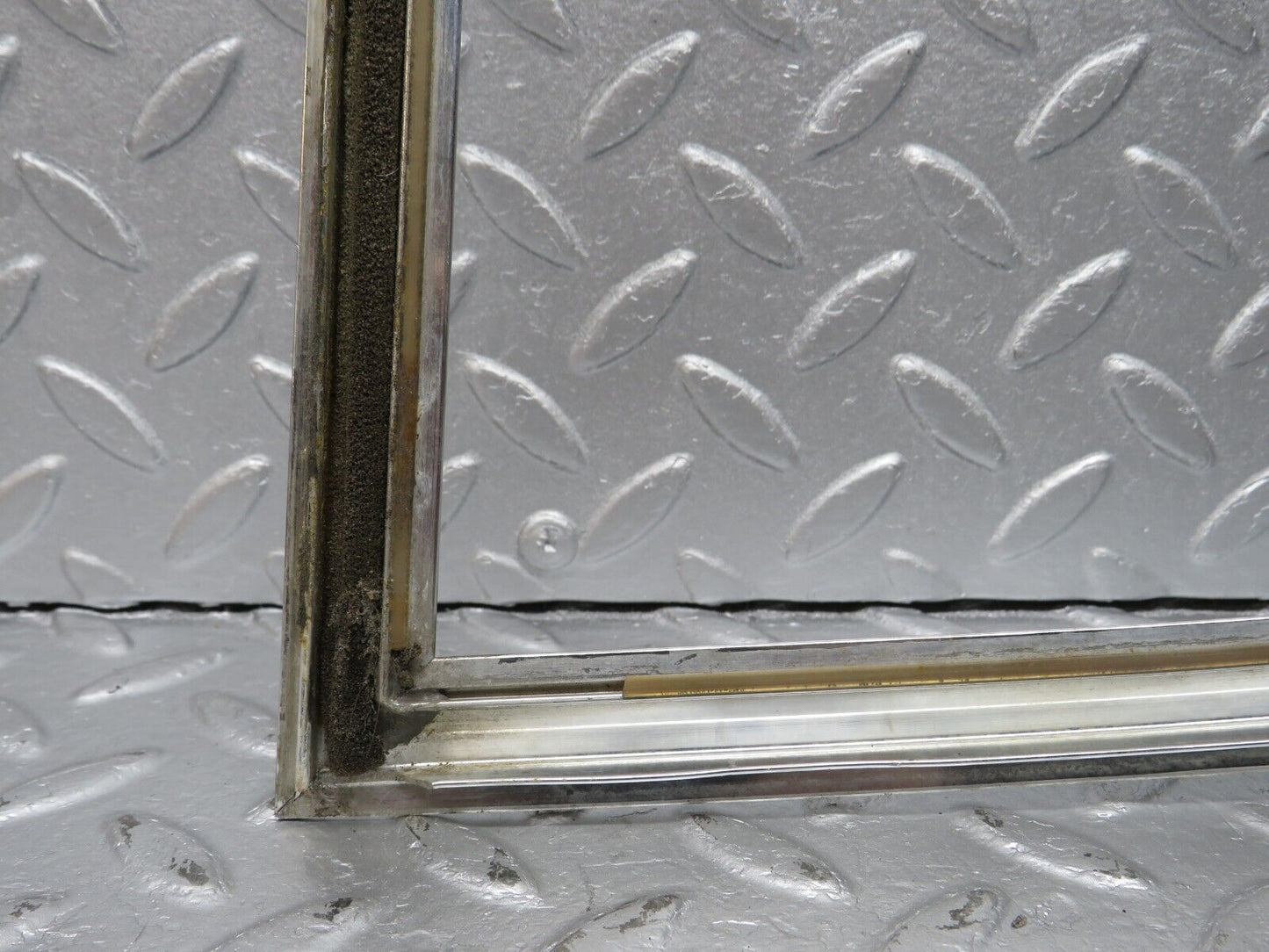 40197 Mercedes-Benz R107 Hardtop Side Window Chrome Moulding Trim Right