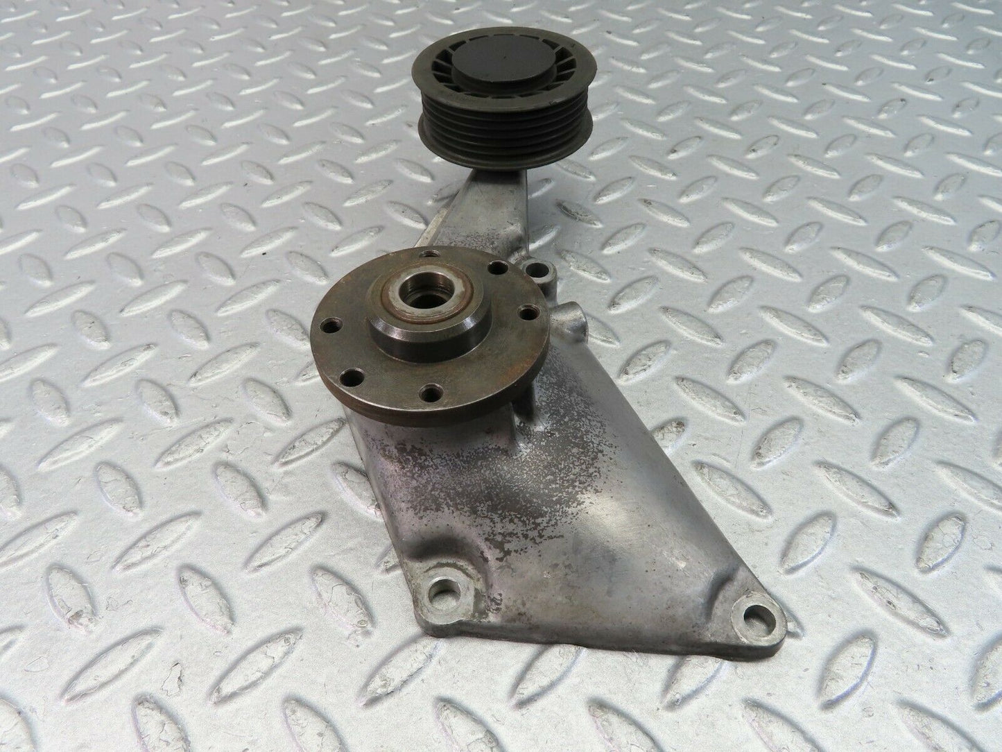 9421 Mercedes-Benz C124 300CE Viscose Fan Clutch Bearing Bracket 1032050805
