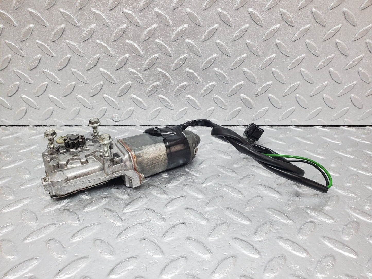 45762 Mercedes-Benz W126 420SE Rear Right Window Regulator Motor 0130821036