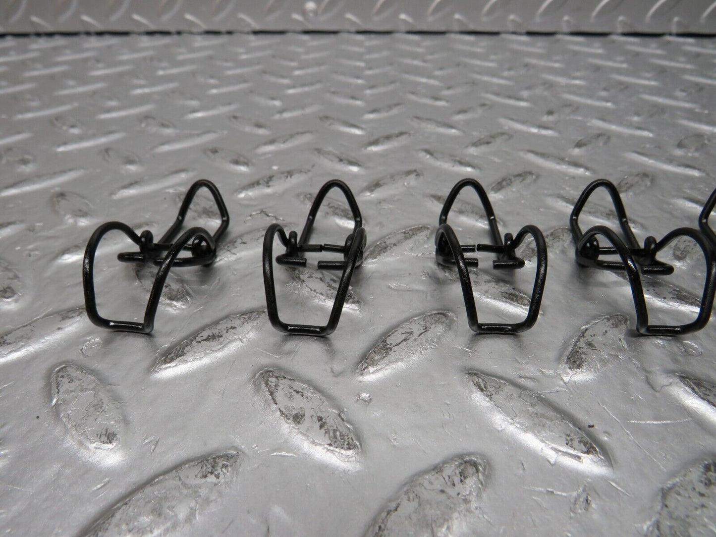 31528 Mercedes-Benz S124 220TE Wagon Air Filter Box Housing Clip Set 7x