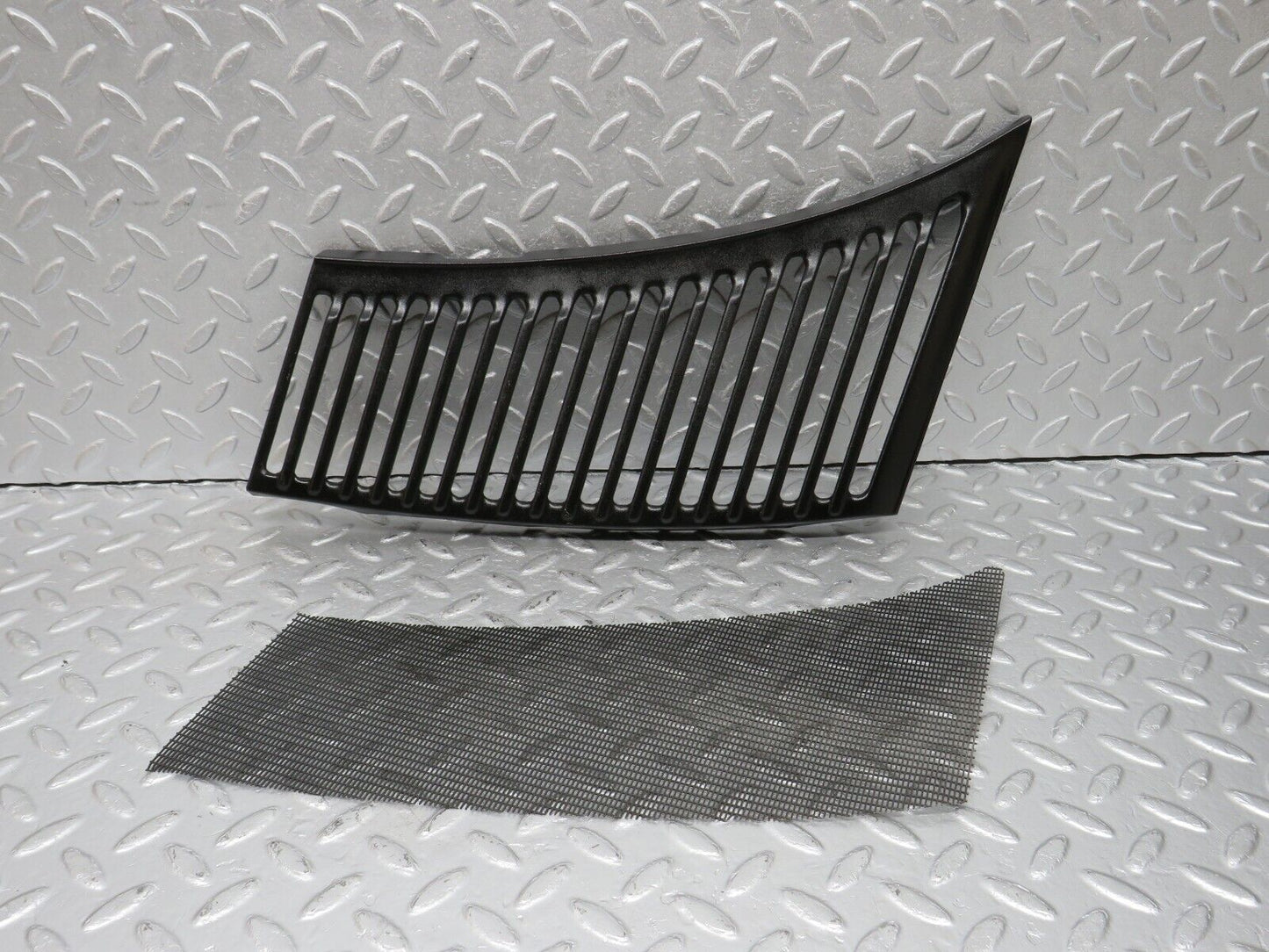 40081 Mercedes-Benz R107 350SL Air Intake Grill Left Side