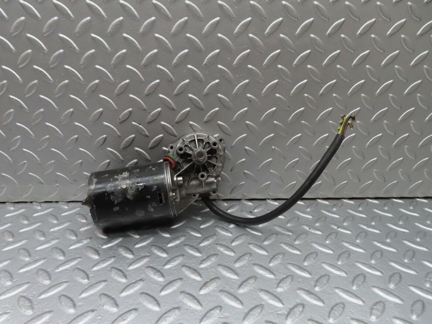 18070 Mercedes-Benz W123 200 Wiper Motor Bosch 0390341077